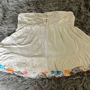 Off white ruffle trim tube top L boho floral raw edge crochet hook & eye front